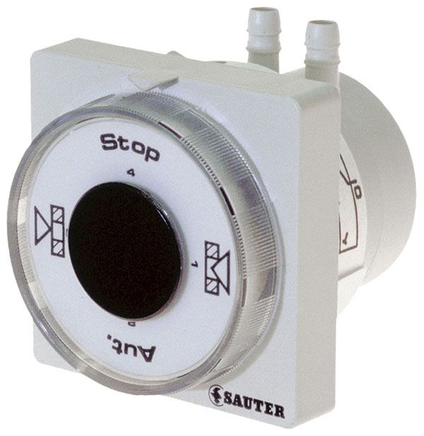 Pneumatic manual switch